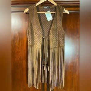 Origami Suede Vest w Tassels. Brown. Medium.